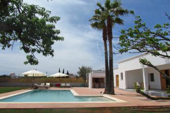 Pool, Terrasse und Grillecke