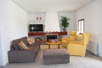 Wohnzimmer mit Sat-TV und Internet