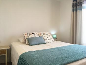 Schlafzimmer mit Doppelbett