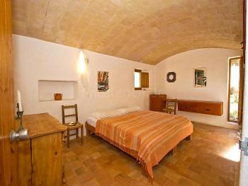 Schlafzimmer unten mit Doppelbett