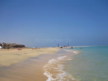 Langer Sandstrand auf Fuerteventura