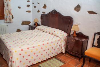 Schlafzimmer mit Doppelbett