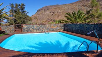 Beheizter Pool mit Sonnenterrasse Beheizter Pool mit Sonnenterrasse