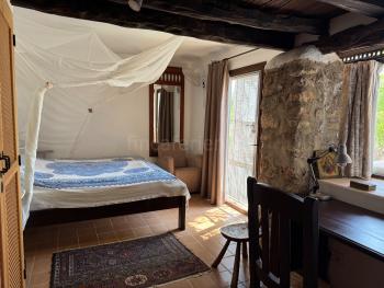 Schlafzimmer mit Doppelbett