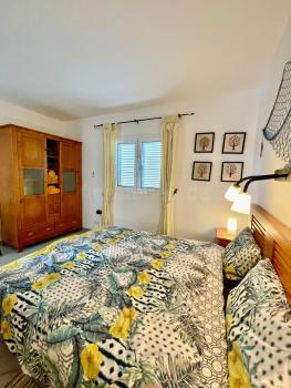 Schlafzimmer mit Doppelbett