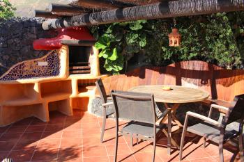 Private Terrasse mit Grill und Essplatz