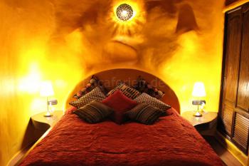 Schlafzimmer mit Sat-TV