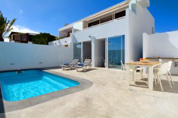 Ferienhaus mit Meerblick und Pool