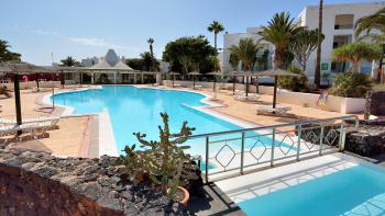 Strandnahes Apartment mit Pool in Costa Teguise