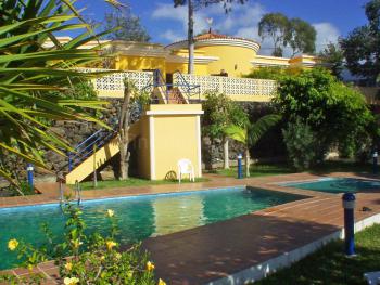 Turm-Apartment mit Pool und Meerblick