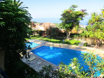 Apartment mit Pool und Meerblick