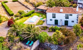 Landhaus mit Pool und Tennisplatz