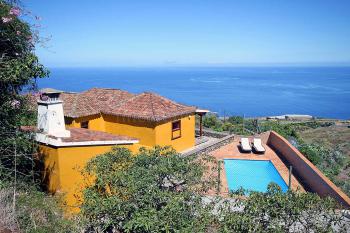 Landhaus mit Pool und Meerblick