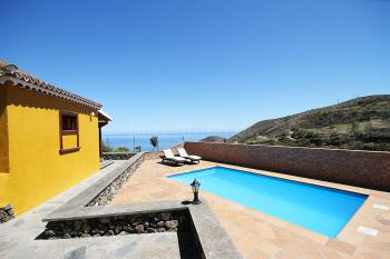 Pool und Meerblick