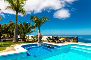 Ferienhaus mit beheiztem Pool und Meerblick