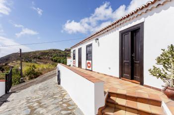 Komfortables Landhaus mit Pool am Meer