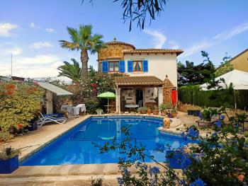 Strandnahes Ferienhaus mit Pool 