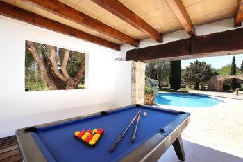 Überdachter Billiardtisch Überdachter Billiardtisch