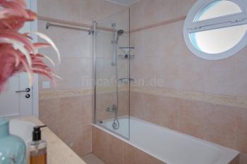 Bad 3 mit Badewanne