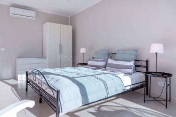 Schlafzimmer 1 mit Doppelbett