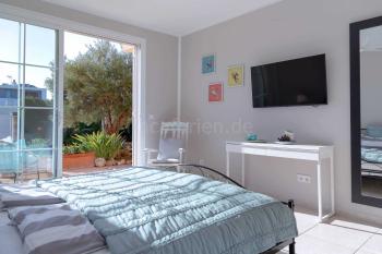 Schlafzimmer 1 mit Doppelbett