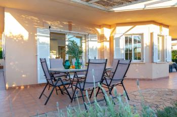 Terrasse mit Essbereich