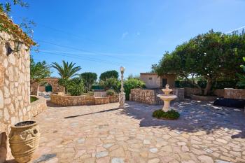 Mediterraner Natursteingarten