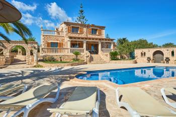 Edle Finca mit Pool