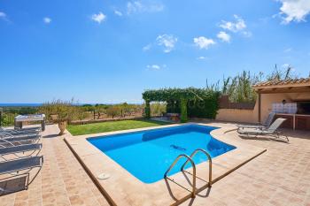 Pool mit Sonnenterrasse