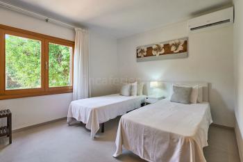 Schlafzimmer mit 2 Einzelbetten im EG