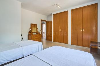 Schlafzimmer mit 2 Einzelbetten im EG