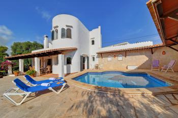 Strandnahes Ferienhaus mit Pool