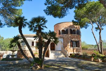 Villa mit Turm und Pool - Cala Santanyi