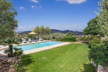 Pool und Terrasse mit Panoramablick