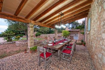 Überdachte Terrasse und Grillecke
