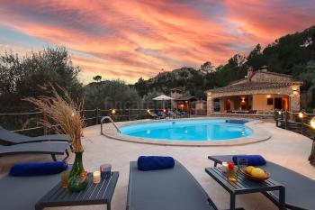 Pool mit Sonnenuntergang Pool mit Sonnenuntergang