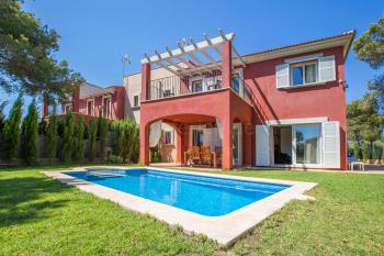 Ferienhaus mit Pool für 7 Personen