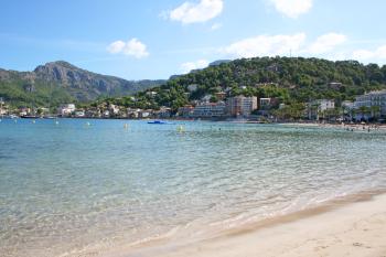 Relaxen am Strand in Port de Sóller