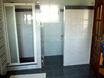 Modernes Duschbad