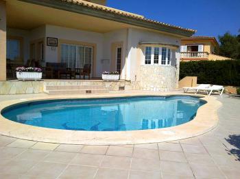 Strandnahes Ferienhaus mit Pool