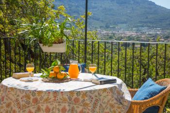 Große Terrasse mit schönem Panoramablick