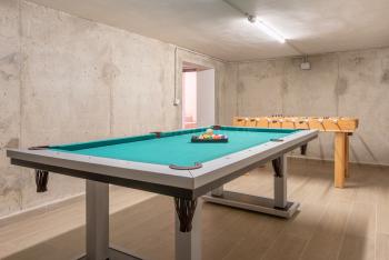 Untergeschoss mit Billardtisch, Tischfußball,
