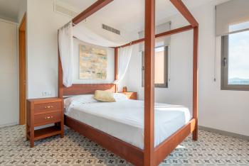 Schlafzimmer mit Duschbad en Suite