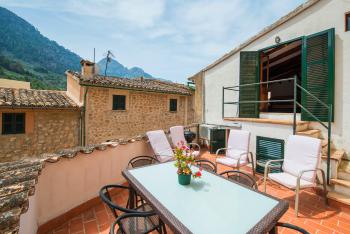 Dachterrasse mit Essplatz und Grill