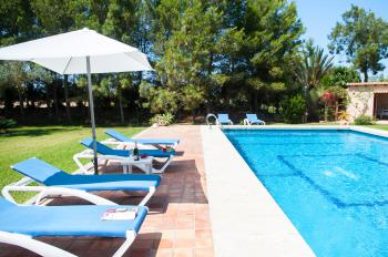 Pool, Garten und Sonnenterrasse