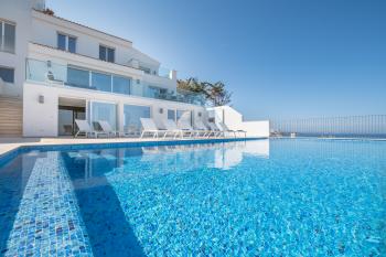 Villa am Meer mit Pool und Klimaanlage 