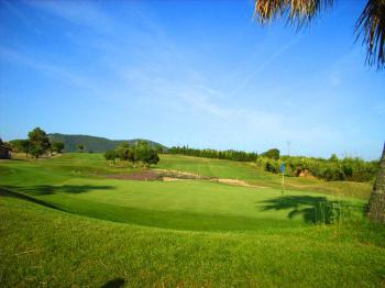 Nur 50 m zum Golfplatz