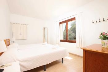 Schlafzimmer mit Doppelbett
