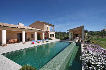 Ferienhaus mit Infinity-Pool