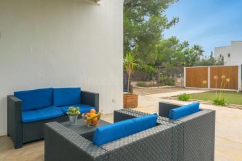 Terrasse mit Blick in den Garten